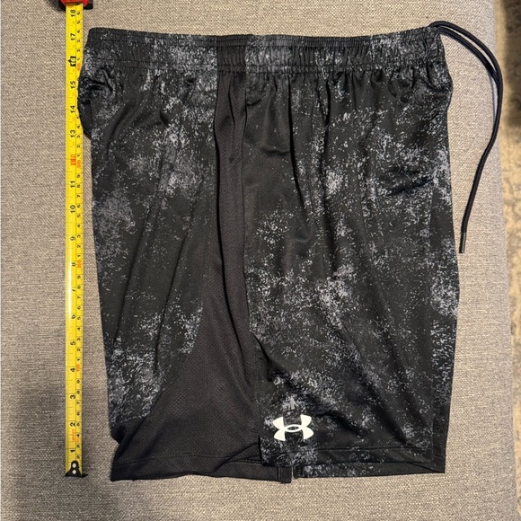 Under Armour Men's Black and Gray Athletic Shorts - Picture 1 of 5